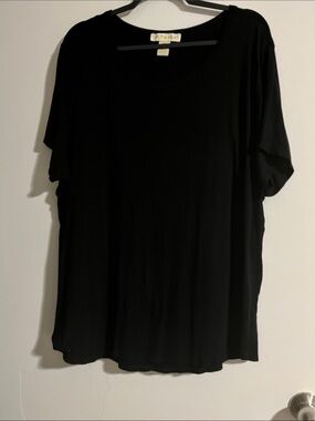 Everyday Black Short Sleeve Women’s Tee